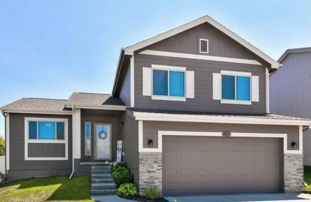 Charming 3-bedroom house in beautiful Omaha with WiFi, AC