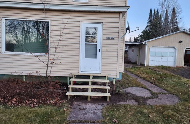 Charming 3-bedroom house near snowmobile trails