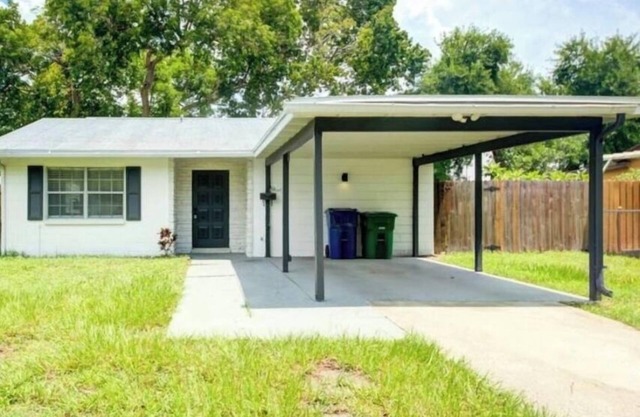 Charming 3-bedroom house with AC and WiFi in Tampa