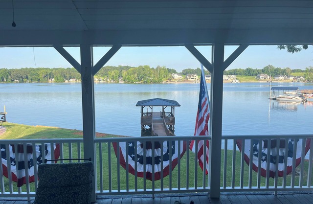 Charming 3-bedroom lakefront house on Abbotts Creek at fabulous High Rock Lake!