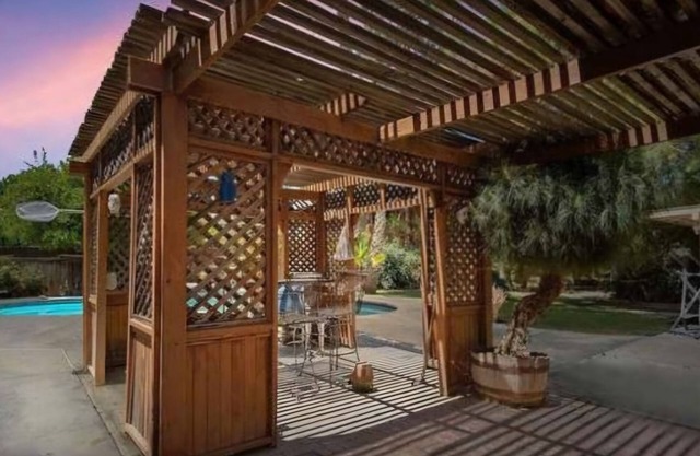 Charming 3-bedroom house in delightful Bakersfield with WiFi, AC, and pool.