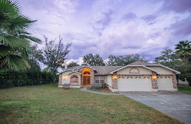 Charming 3-bedroom house with Pool, WiFi, AC in North Weeki Wachee