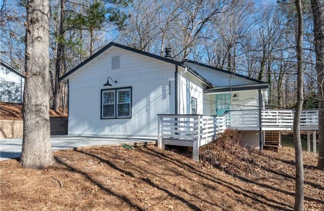 Charming 3-bedroom house with WiFi, AC in enjoyable Gainesville
