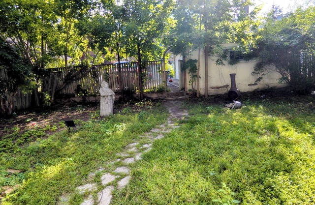 Charming 3-bedroom apartment with laundry and blazing WiFi in serene Minneapolis