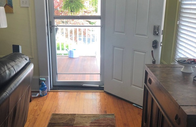 Charming 3-bedroom house 1 miles from the beach in Neptune City.