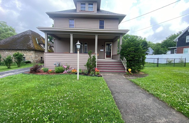 Charming 3-Bedroom Vacation Retreat Near Historical Downtown & Nature Escapes