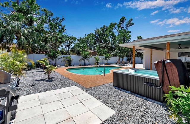 Charming 3-BR Home Near AMI~ Heated Pool, Spa, Game Room, Putt-Putt, Basketball