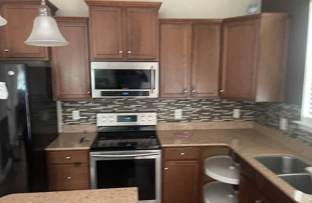 Charming 4-bedroom house with WiFi and AC in Moncks Corner