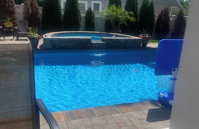 Charming 4-bedroom house in lovely Massapequa with AC, WiFi ,5 mi. To Ryder Cup