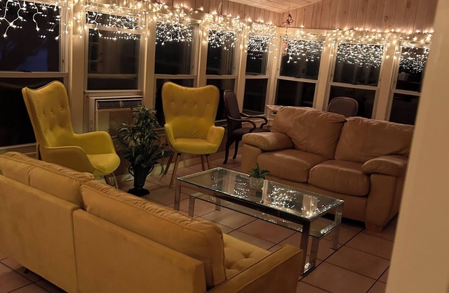 Charming 4-bedroom house with WiFi and AC in Snellville