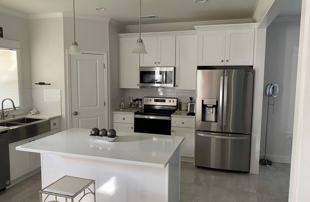 Charming 4-bedroom house with WiFi and AC in fabulous Huntersville