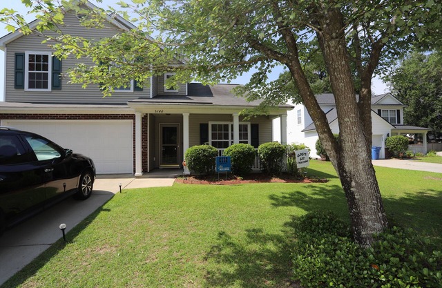 Charming 4-bedroom house with WiFi and AC in Summerville