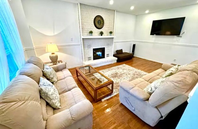 Charming 4bedroom house In Lovely Richmond Hill Oak Ridges near Wilcox lake park