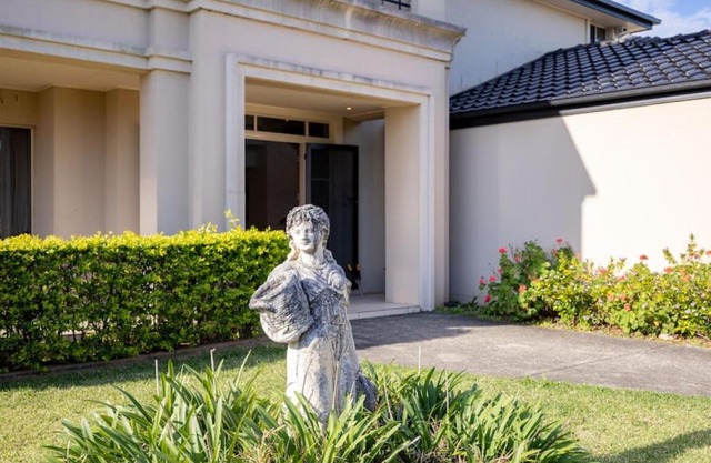 Charming 4BR House and Cozy Garden