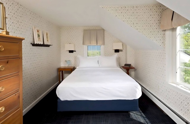 Charming 4BR Perfect for Exploring Manchester's Beauty | Pool | Bar | Restaurant