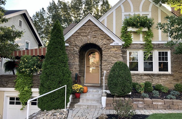 Charming 5 Star Hyde Park Home-September Special Fall Escape!