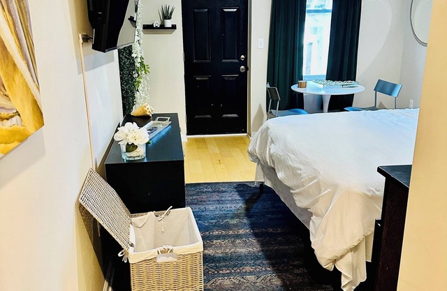 Charming 5 Star Private Room in Safe Neighborhood! MUST SEE!