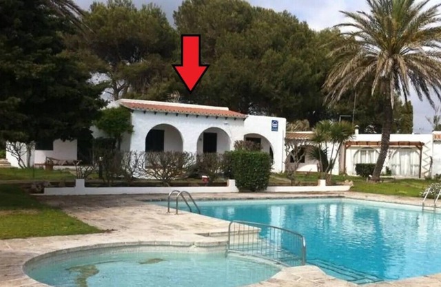Charming apartment and pool facing the beach