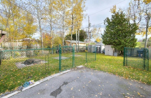 Charming apartment, centrally located/Charmant appartement, proche de tout.