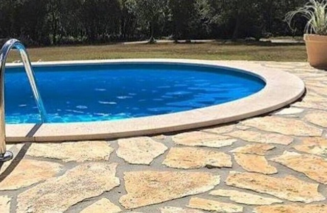 Charming apartment with pool near sea