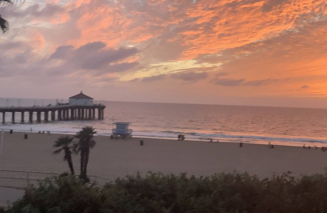Charming beach home,remodeled,steps to the beach 2 blks downtown Manhattan beach