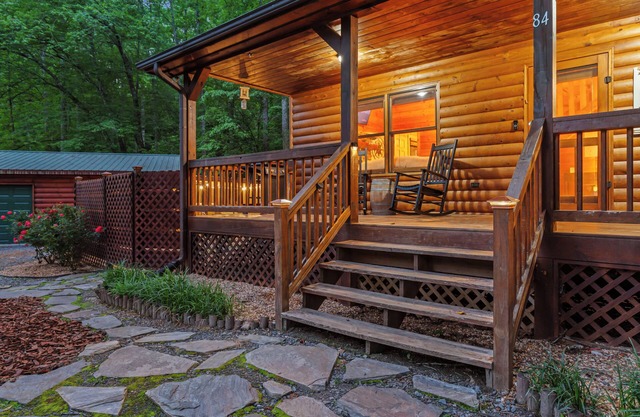 Charming Blue Ridge Cabin! Hot Tub, Hiking, Close to Blue Ridge Attractions!