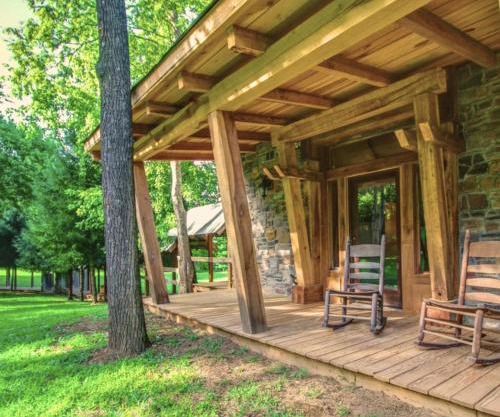 Charming Bunkhouse at Dark Horse Estate