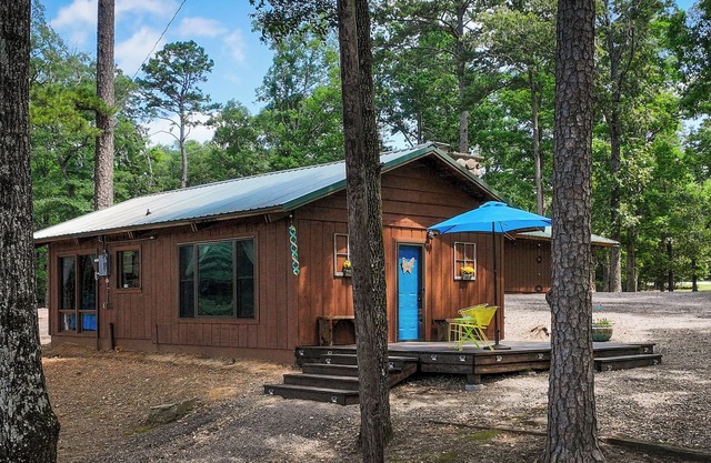 Charming Cabin on Henry Lake at Ouachita Foothills