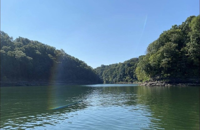 Charming Cabin Near Lake Cumberland Marina!