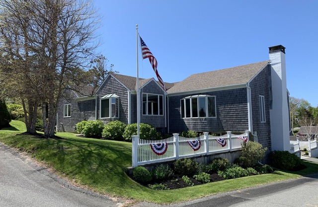 Charming Chatham Cottage!