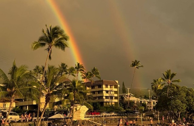Charming Condo Hotel in lovely Beach front Kailua-Kona with AC, WiFi