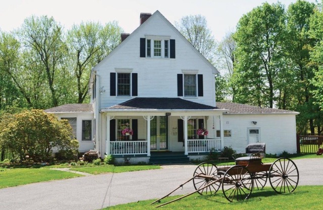 CHARMING CONNECTICUT HOUSE! Gateway to New England. In foothills of Berkshires