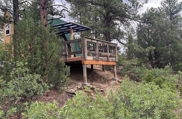 Charming Convertible A Frame Cabin 1-bedroom cabin in Boncarbo