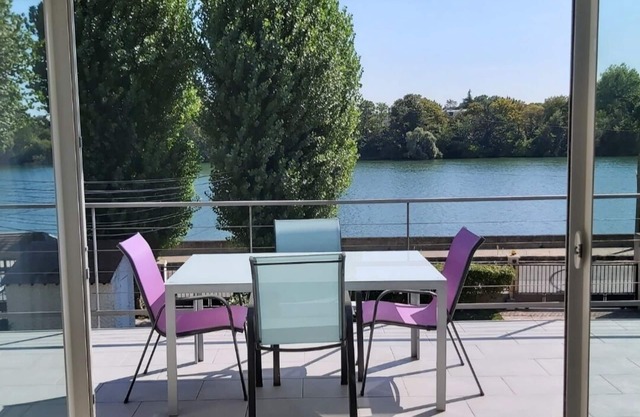 Charming cottage by the Seine