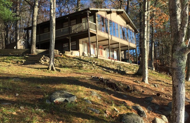 Charming Cottage By The Shore Of Beautiful Long Lake, Harrison, Maine