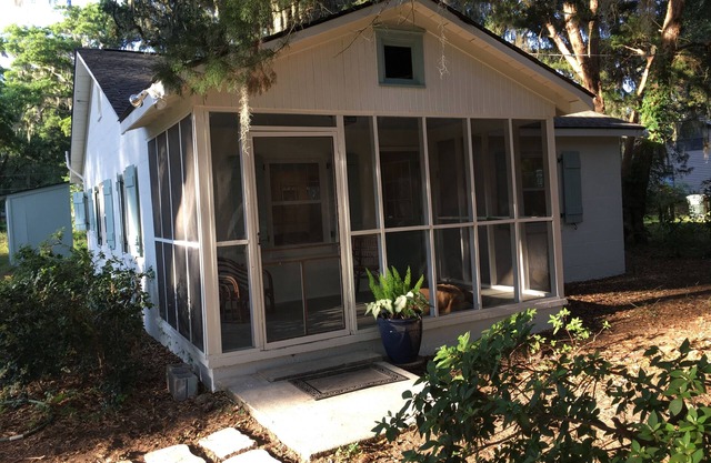 Charming Cottage - Completely Renovated. Close To Downtown Savannah And Tybee