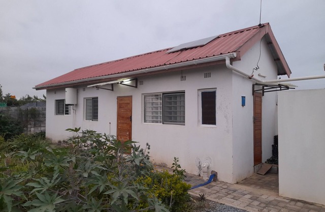 Charming cottage in Lusaka located 5 minutes from Airport with AC, and Wi-Fi.