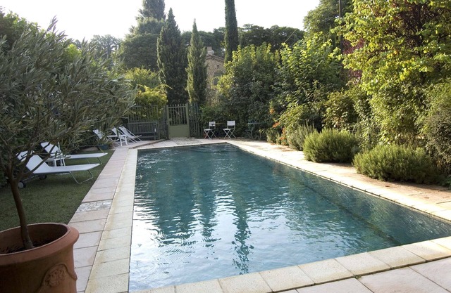 Charming cottage with pool, in a former farm Drôme.