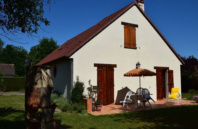 Charming Country Retreat with Cozy Rooms in Scenic Sologne