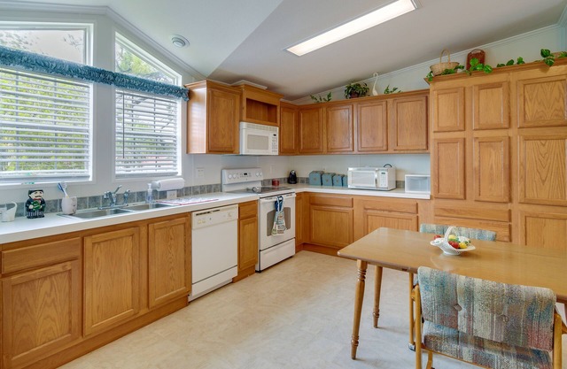Charming Crescent City Home Near Lakes!