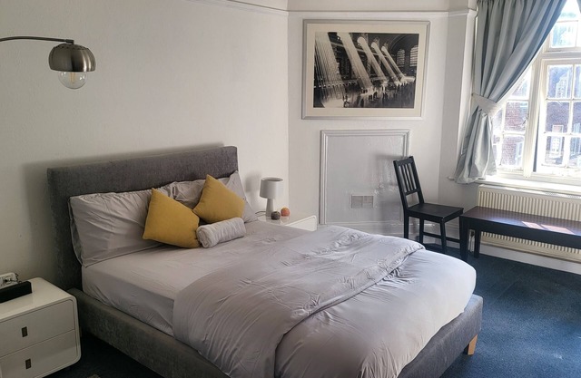Charming Double Bedroom Retreat in the Heart of London – Perfect for Couples