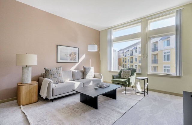 Charming Dublin 2BR w/Pool & A/C, nr Shops & Groceries, by Blueground