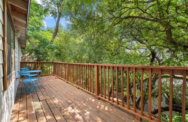 Charming East Austin Retreat, Prime Location