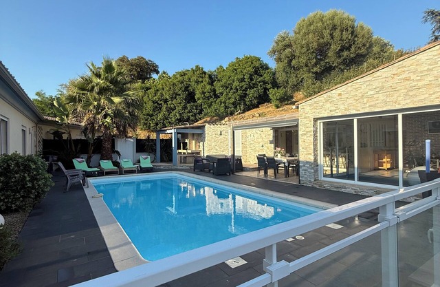 Charming family villa with pool located in the large Ajaccio