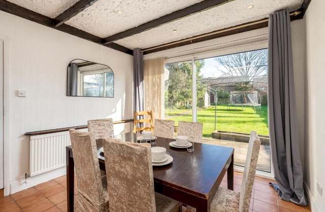 Charming Family-Friendly Home Pass the Keys