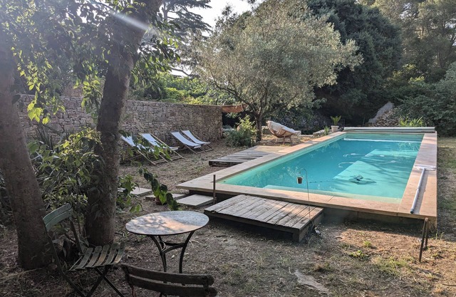 Charming farmhouse -Pool - 3 bedrooms - air conditioning