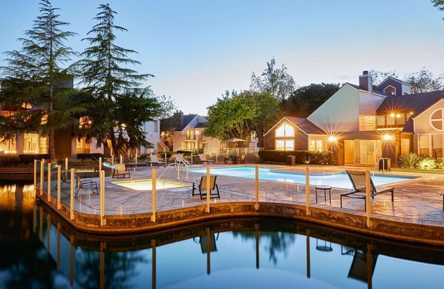 Charming Foster City 2BR w/Gym, 2 Pools & W/D, near VISA, by Blueground