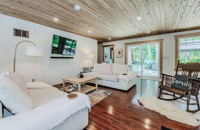 Charming French-Country Home w/Hot Tub & EV Charger Near Bruce Trail