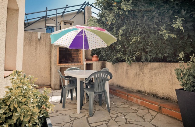 Charming garden apartment with private terrace and playground