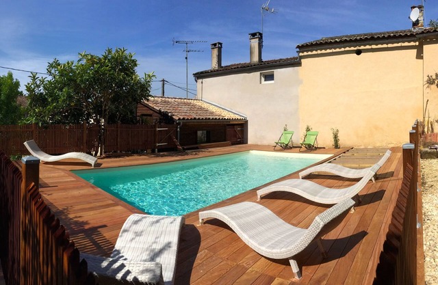 Charming gite near Bordeaux, for 8 people, with private pool, quiet